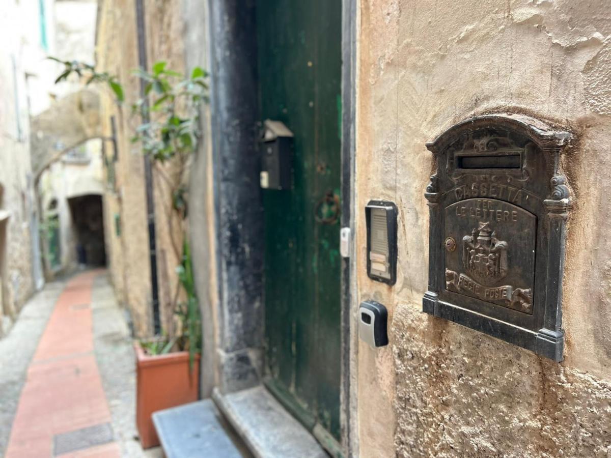 La Finestra Sul Borgo Bed & Breakfast Черво Екстериор снимка