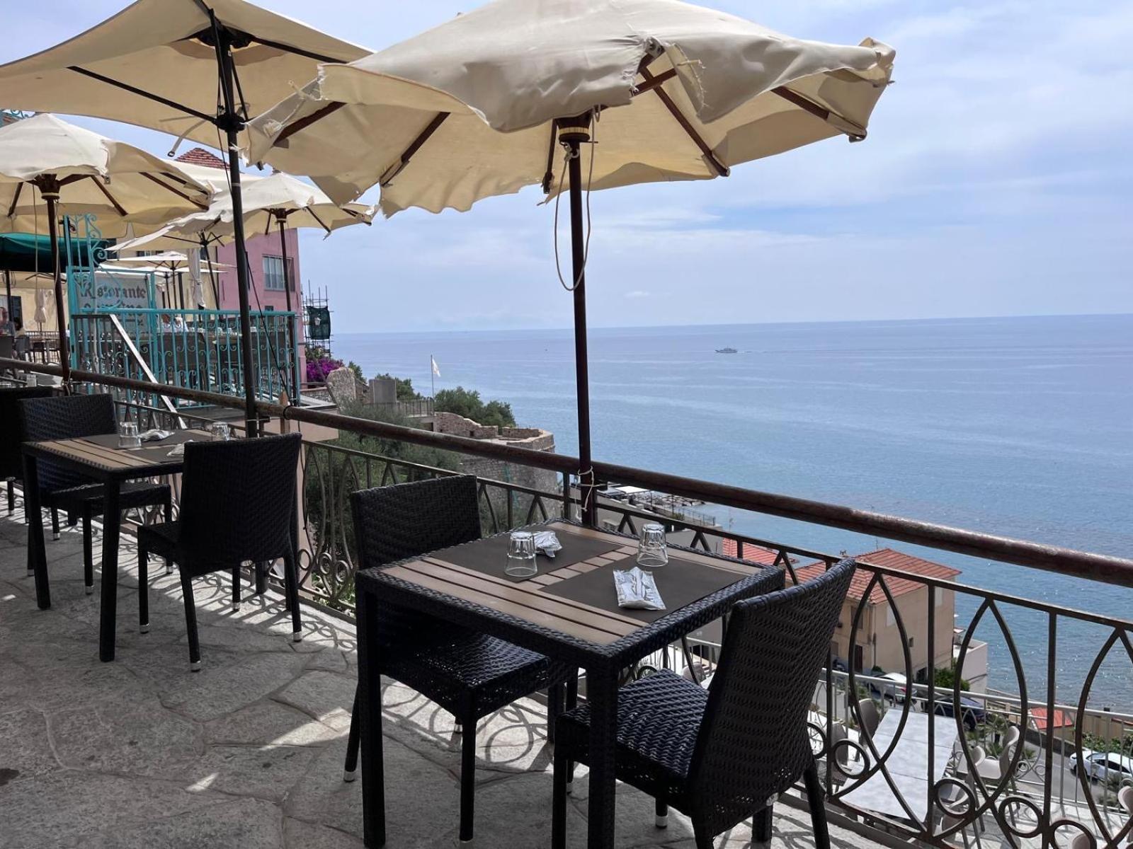 La Finestra Sul Borgo Bed & Breakfast Черво Екстериор снимка