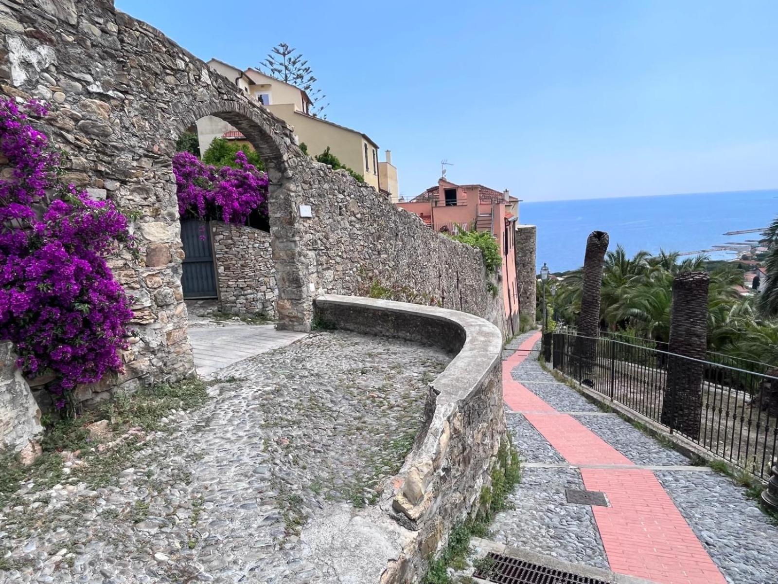 La Finestra Sul Borgo Bed & Breakfast Черво Екстериор снимка