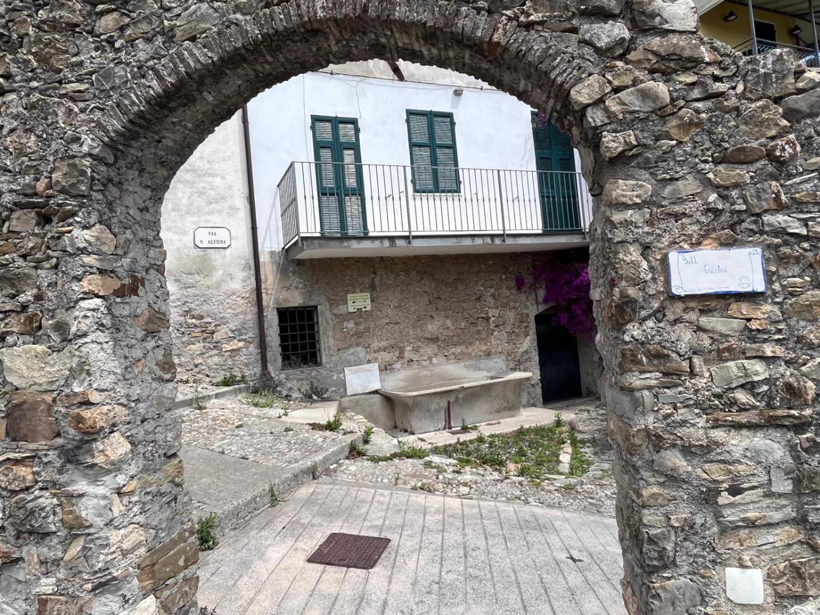 La Finestra Sul Borgo Bed & Breakfast Черво Екстериор снимка